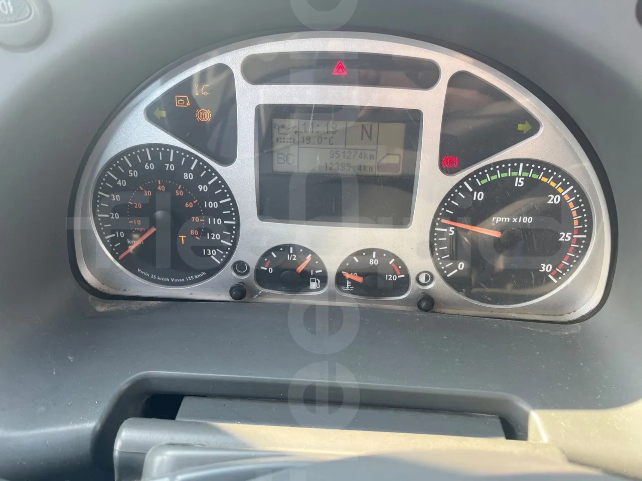 Iveco Evadys SFR130 -EUR5-279kW -11.995m - dashboard lights on
