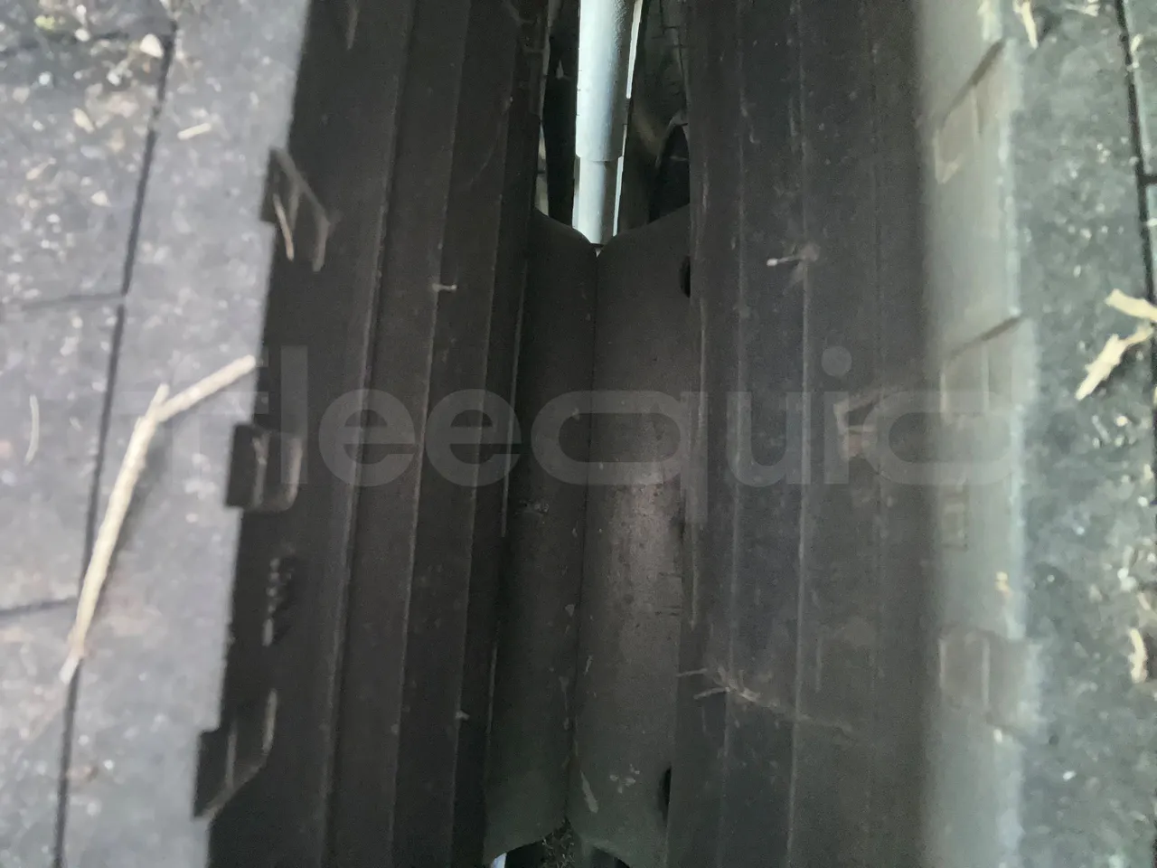 Iveco Evadys SFR130 -EUR5-279kW -11.995m - axle 2 discs right