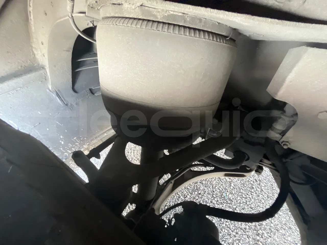 Iveco Evadys SFR130 -EUR5-279kW -11.995m - front air springs right