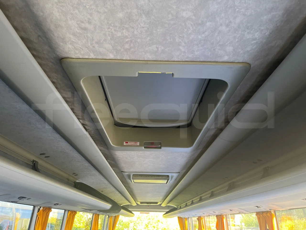 Iveco Evadys SFR130 -EUR5-279kW -11.995m - roof hatch 1