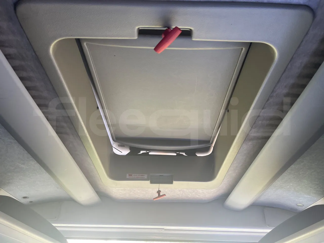 Iveco Evadys SFR130 -EUR5-279kW -11.995m - roof hatch 2