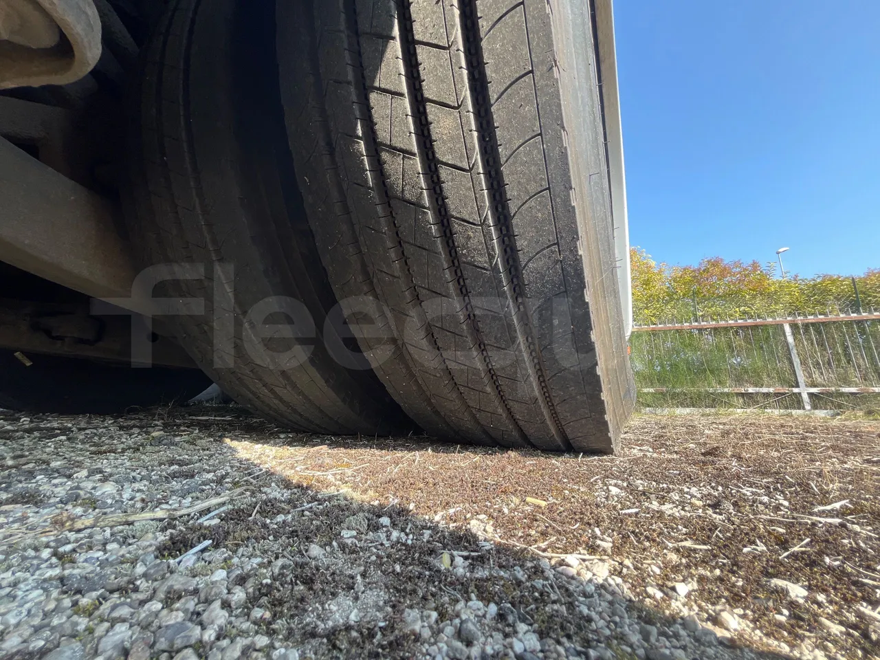 Iveco Evadys SFR130 -EUR5-279kW -11.995m - tread condition second axle tires left