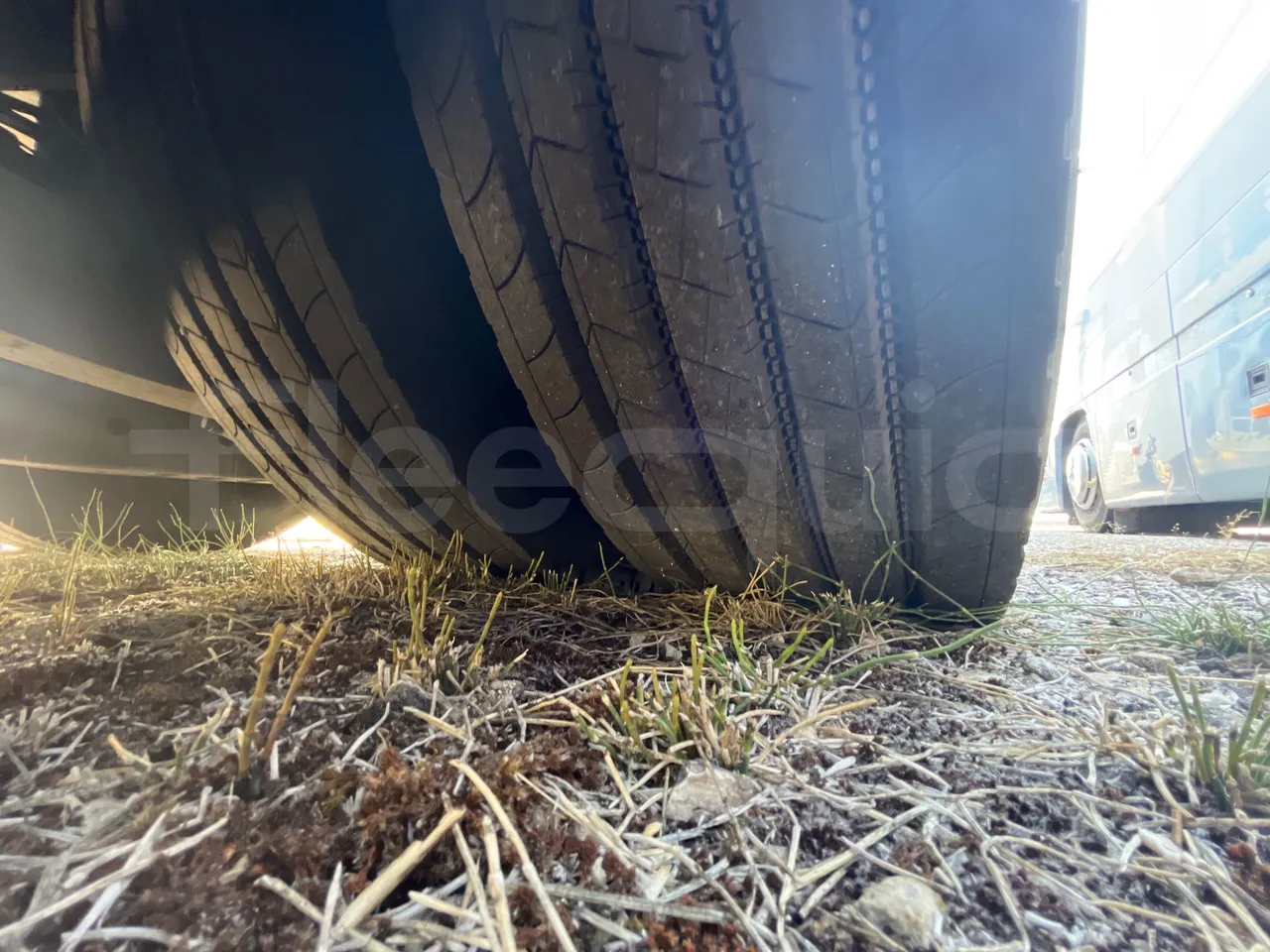 Iveco Evadys SFR130 -EUR5-279kW -11.995m - tread condition second axle tires right