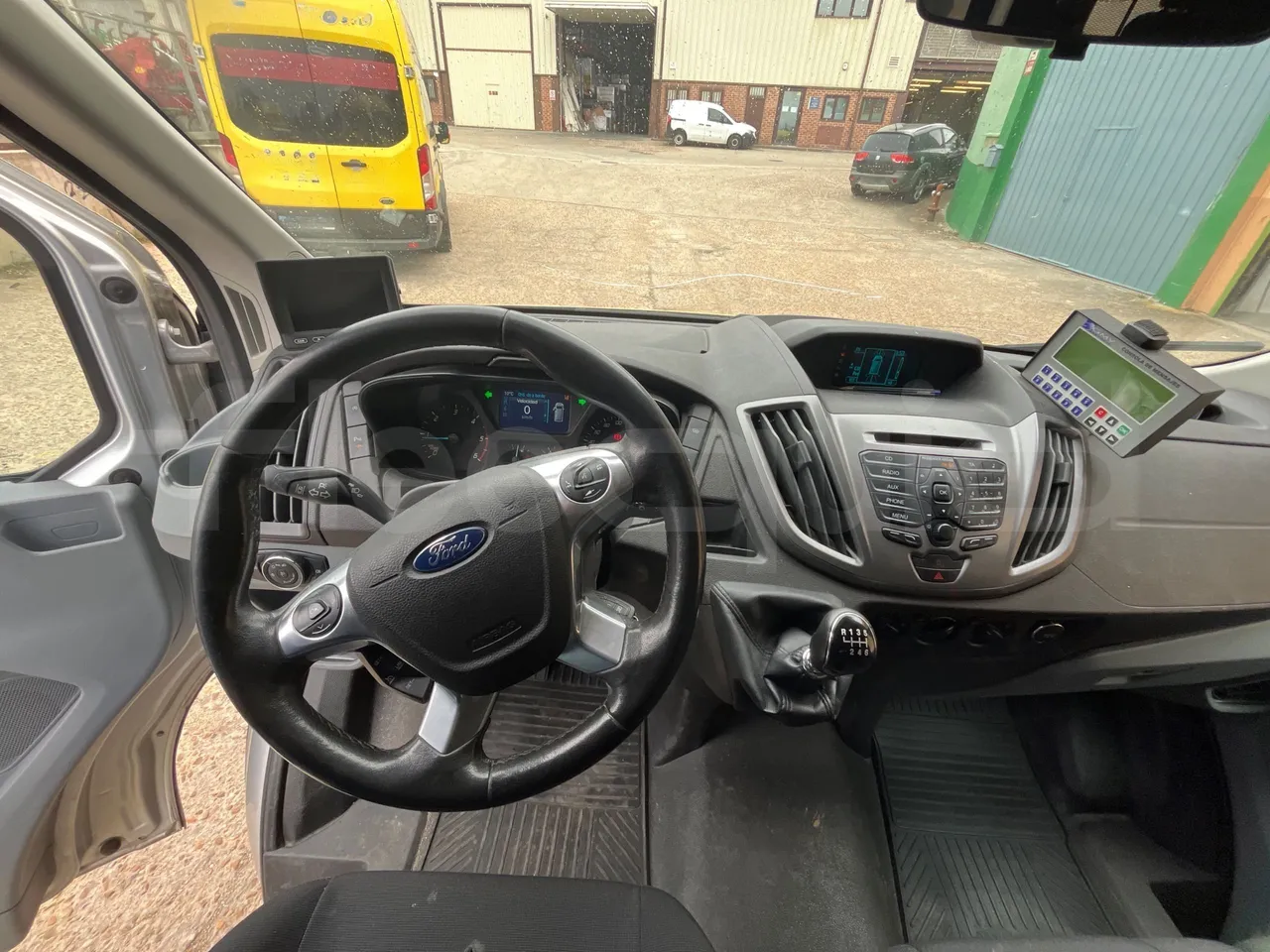 Ford Transit FBD -  Euro6 - 114kW - 6.704mt - buttons panels on