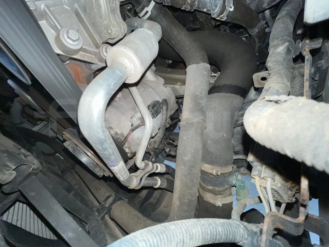 Ford Transit FBD -  Euro6 - 114kW - 6.704mt - air conditioning compressor