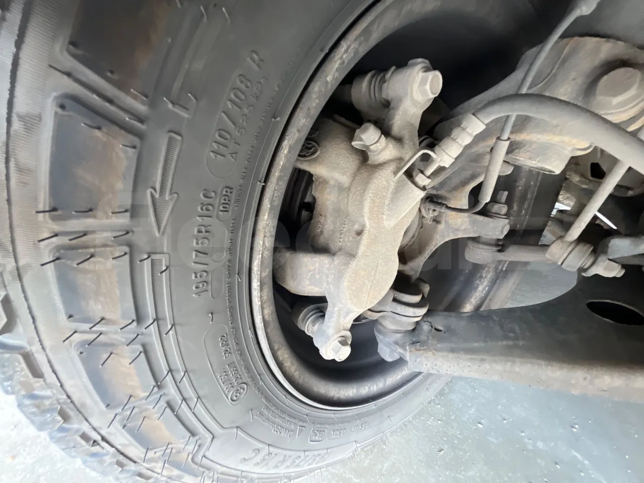 Ford Transit FBD -  Euro6 - 114kW - 6.704mt - front brake calipers right