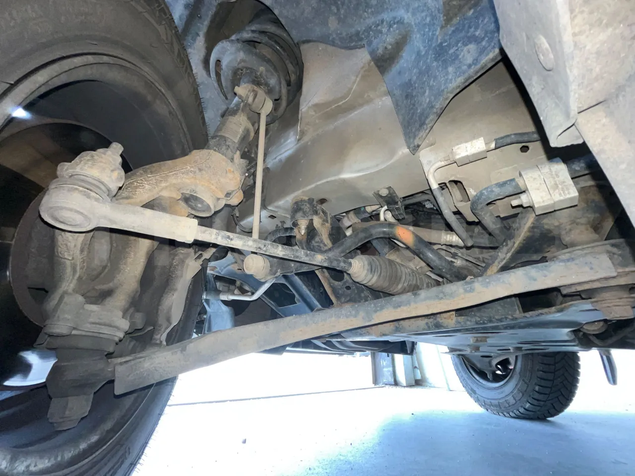 Ford Transit FBD -  Euro6 - 114kW - 6.704mt - front shock absorbers left