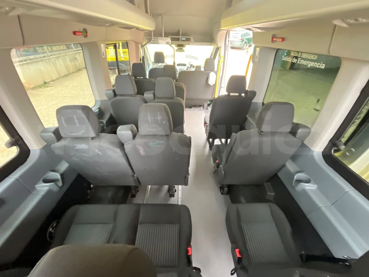 Ford Transit FBD -  Euro6 - 114kW - 6.704mt - forward view middle aisle