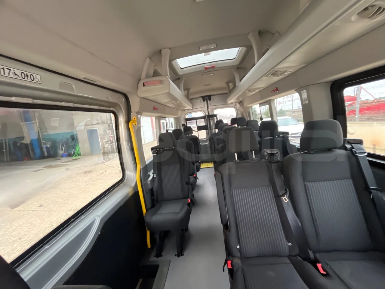 Ford Transit FBD -  Euro6 - 114kW - 6.704mt - reverse view middle aisle