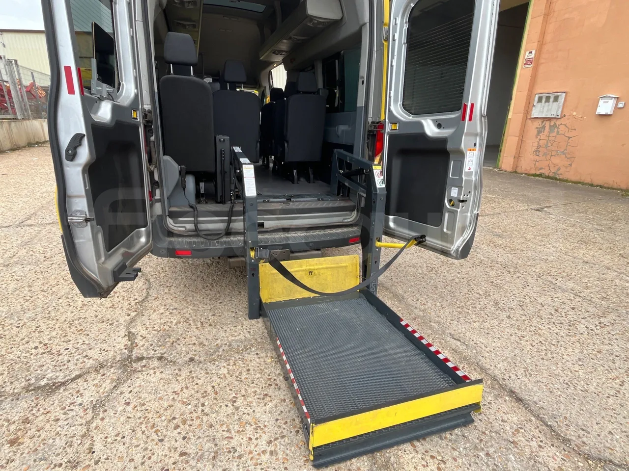 Ford Transit FBD -  Euro6 - 114kW - 6.704mt - platform code photo