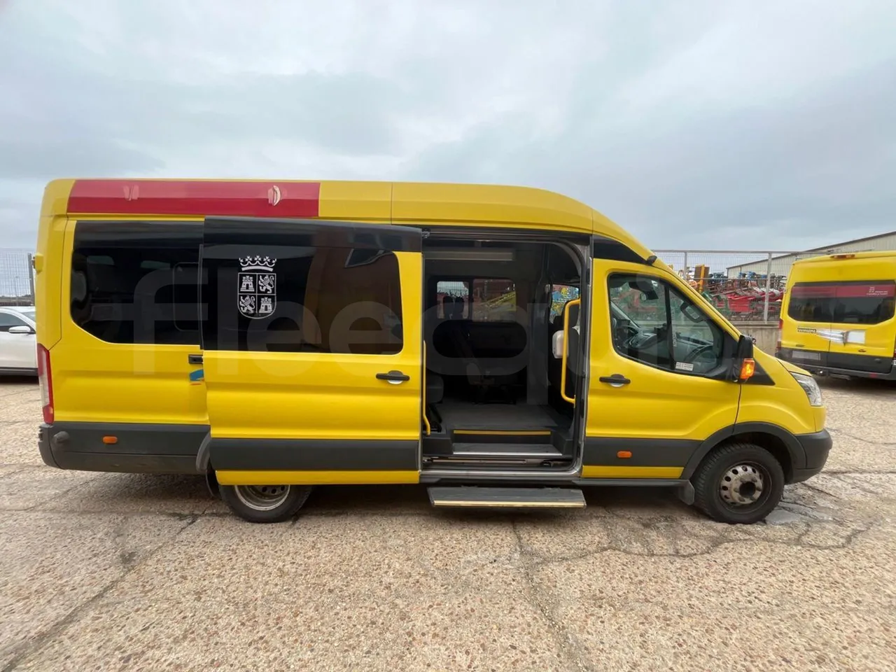 Ford Transit FBD -  Euro6 - 114kW - 6.704mt - right side doors open