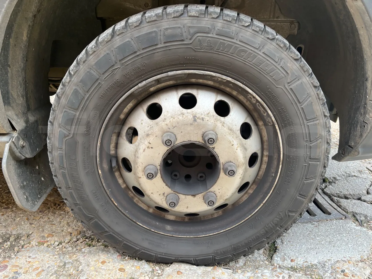 Ford Transit FBD -  Euro6 - 114kW - 6.704mt - front left tire measurements