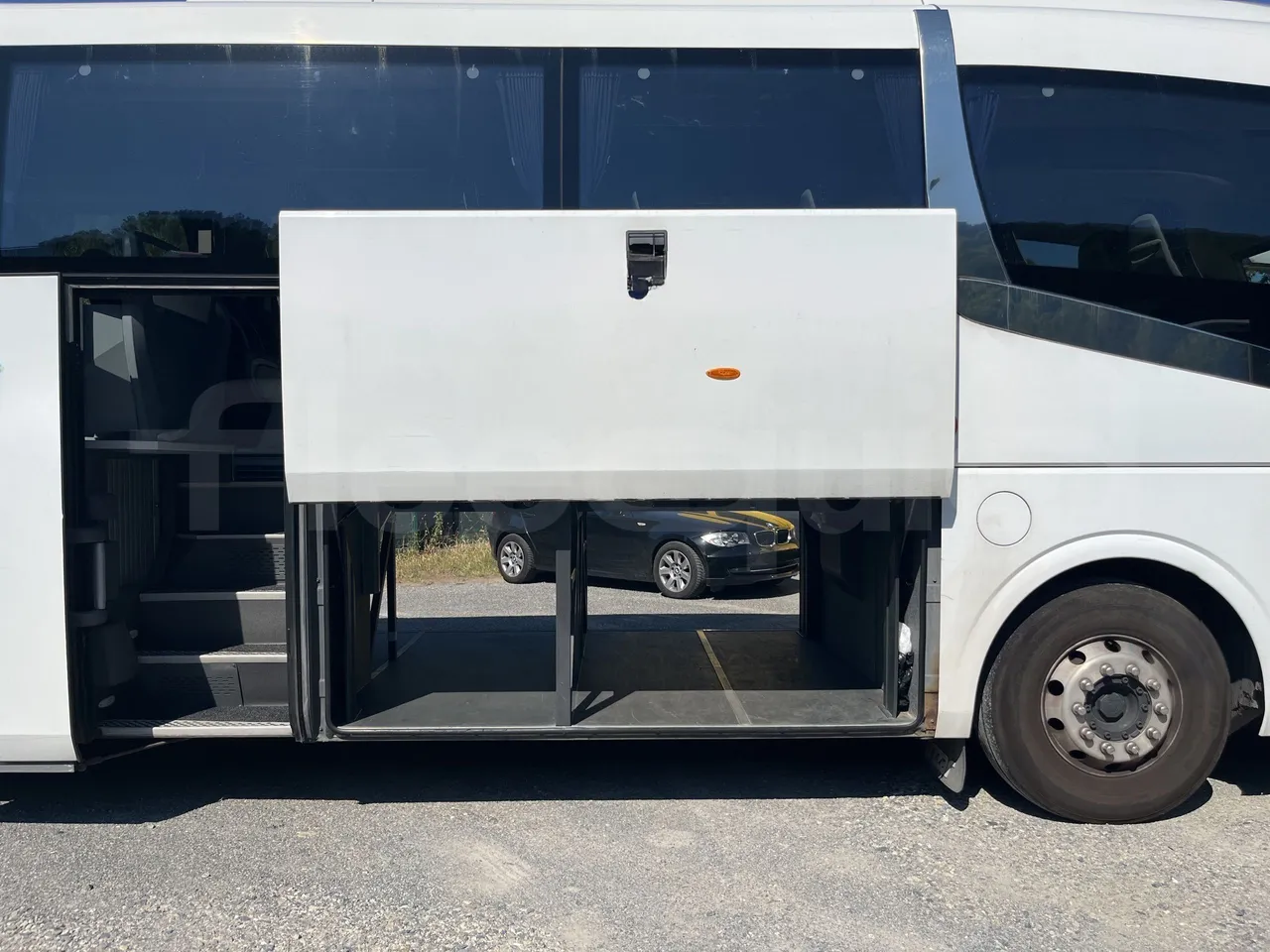 Irizar i6 - Luggage Rack Left Side