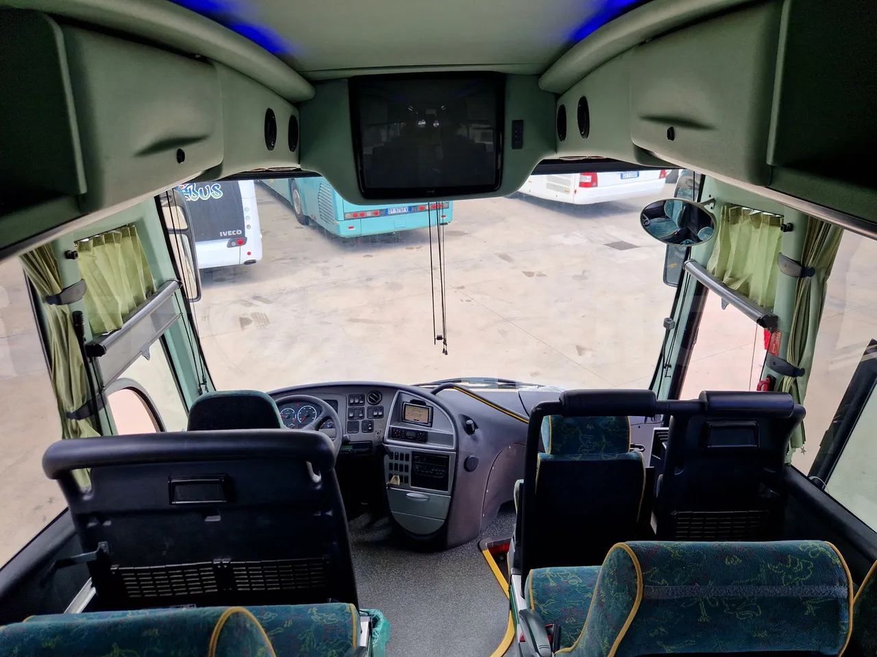 Irizar Scania K380EB - EUR4 - 279kW - 12m - camera accessories photo