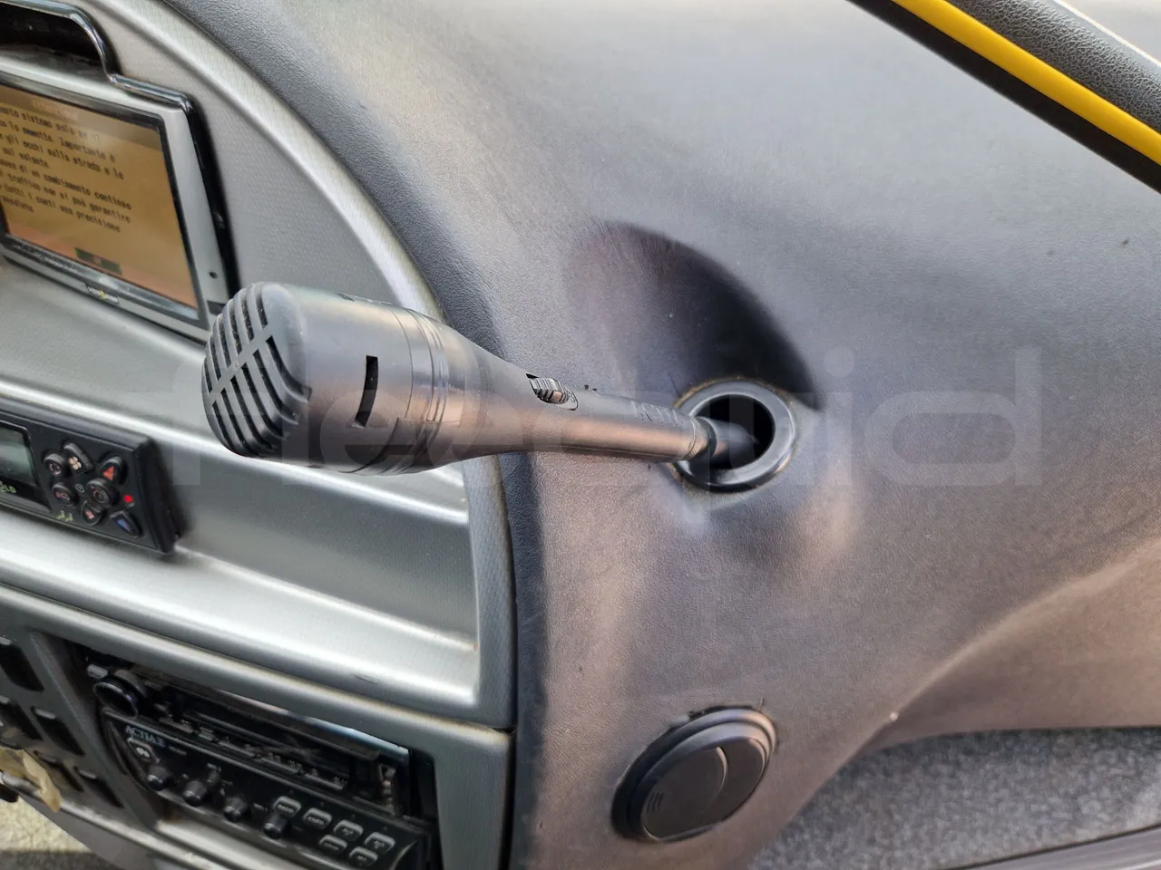 Irizar Scania K380EB - EUR4 - 279kW - 12m - hostes microphone accessories photo