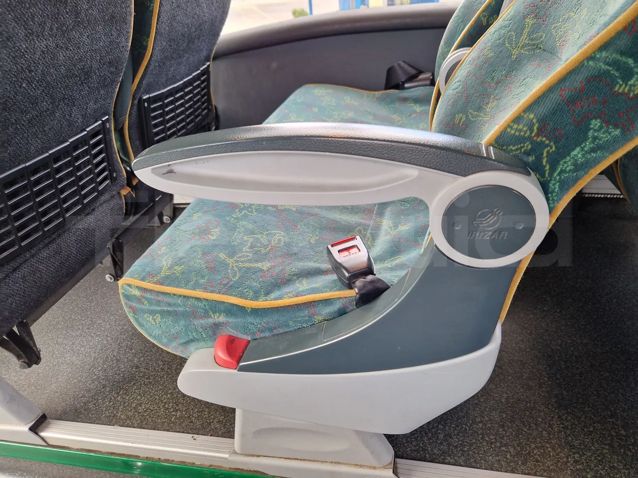 Irizar Scania K380EB - EUR4 - 279kW - 12m - armrest detail photo