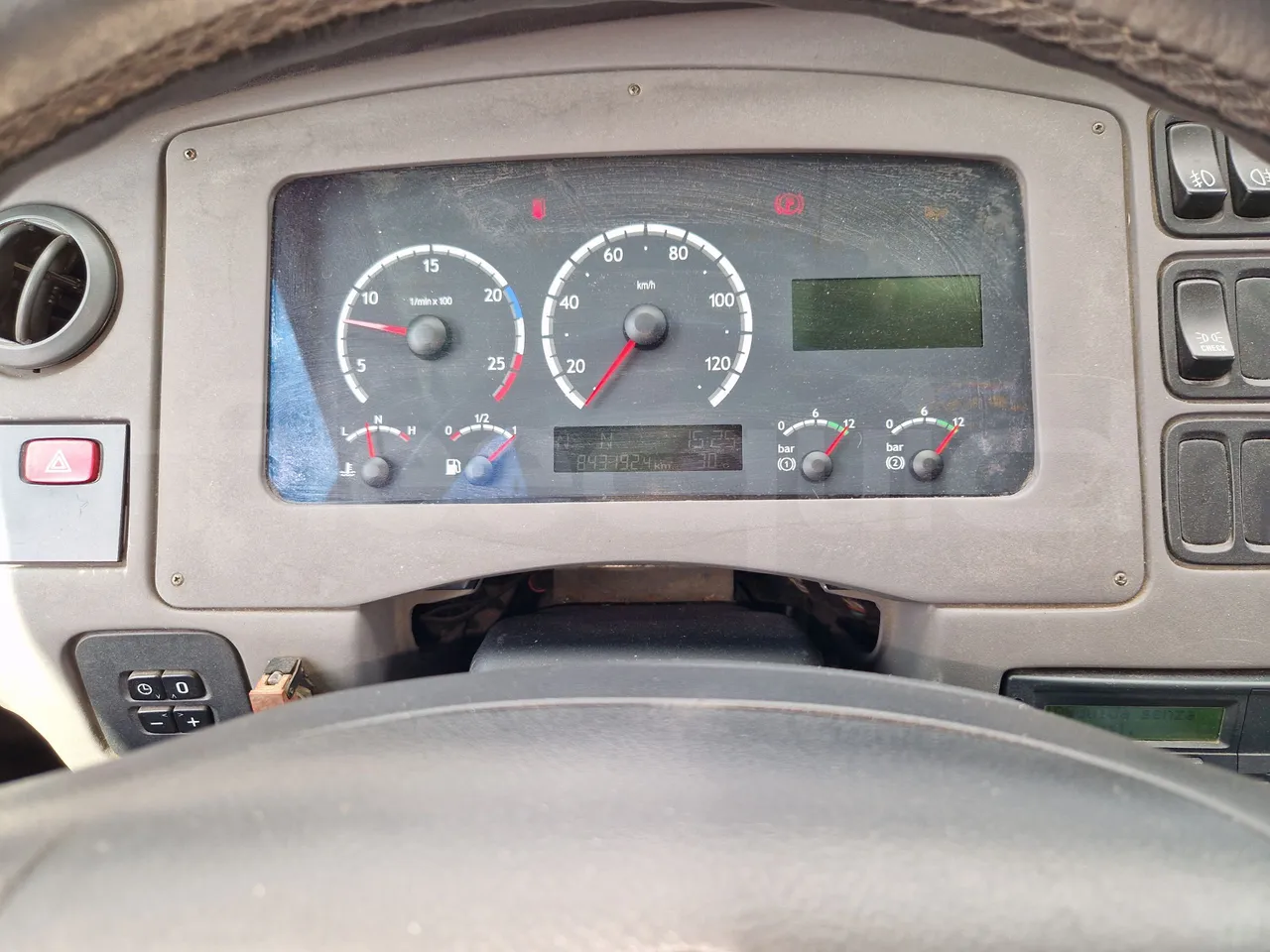 Irizar Scania K380EB - EUR4 - 279kW - 12m - dashboard lights on