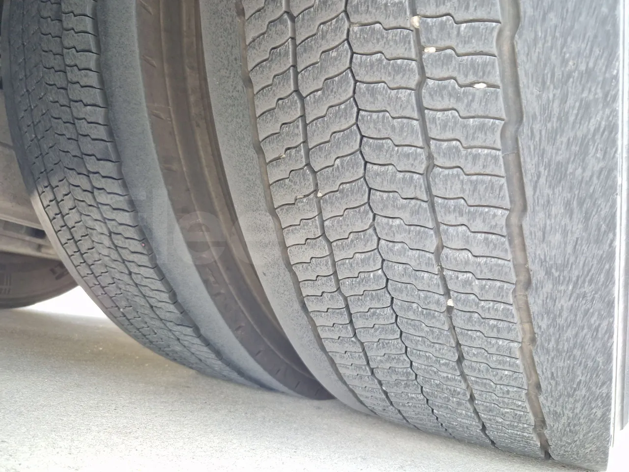 Irizar Scania K380EB - EUR4 - 279kW - 12m - tread condition front tires left