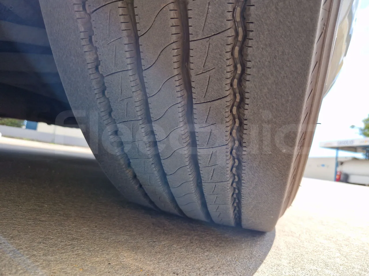 Irizar Scania K380EB - EUR4 - 279kW - 12m - tread condition second axle tires right