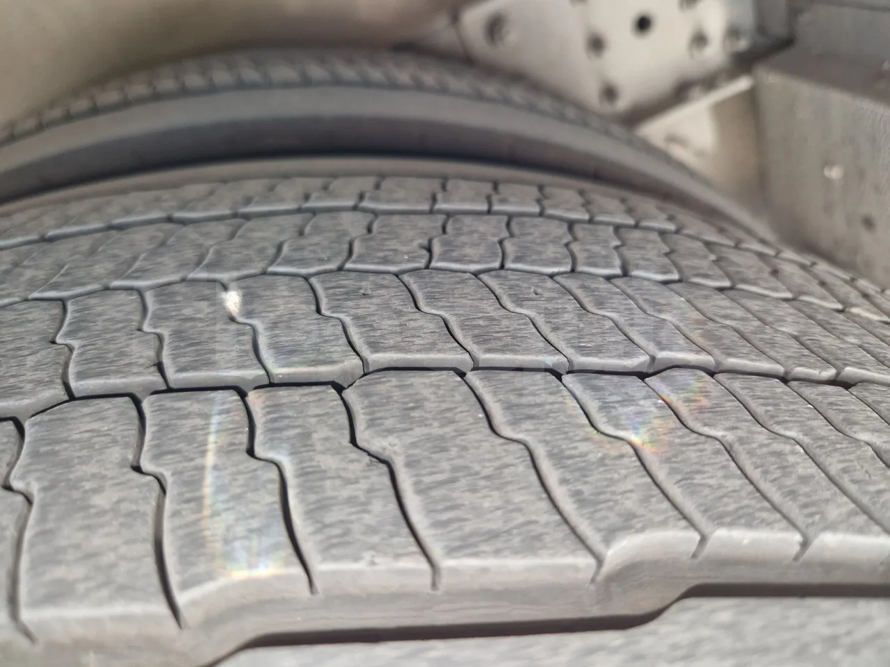 Irizar Scania K380EB - EUR4 - 279kW - 12m - tread condition third axle tires right