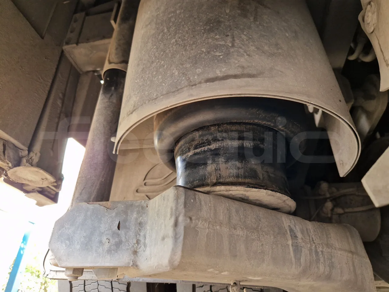 Irizar Scania K380EB - EUR4 - 279kW - 12m - axel 3 shock absorbers 1 left