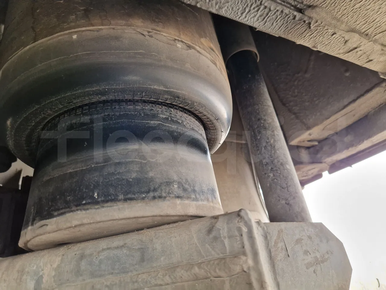 Irizar Scania K380EB - EUR4 - 279kW - 12m - axel 3 shock absorbers 2 left