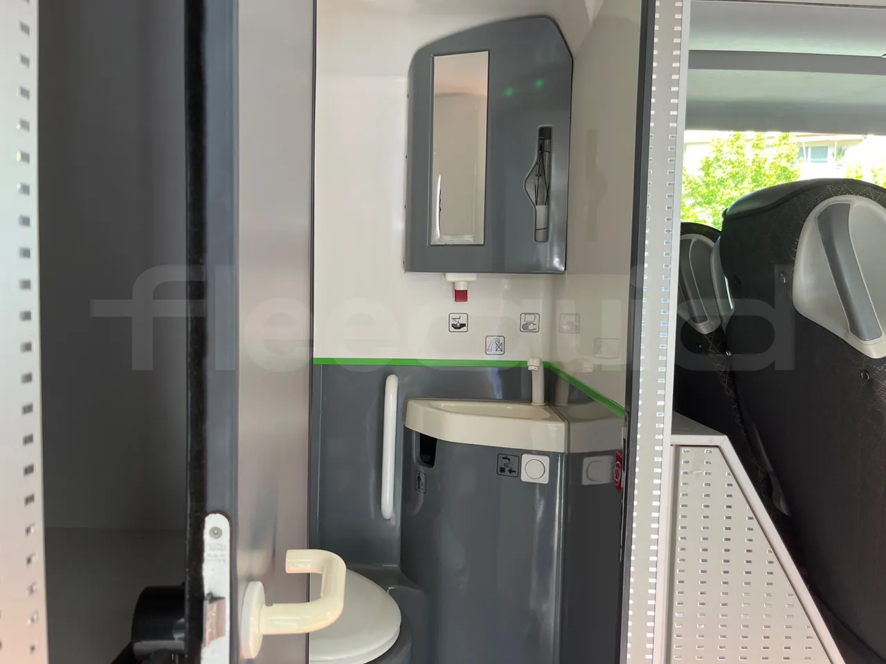 Setra S531 DT - EUR6 - 375kW - 14m - toilette accessories photo