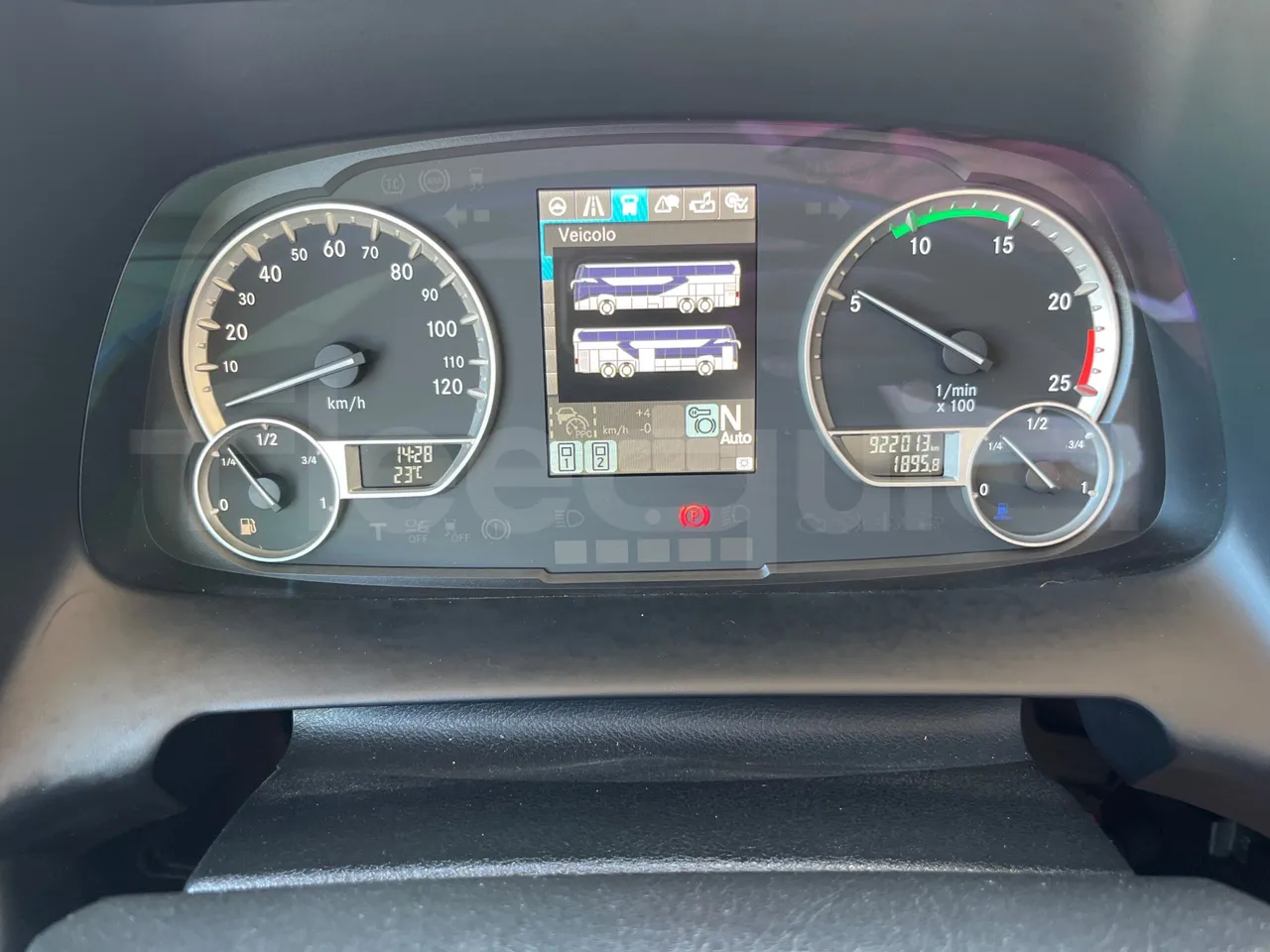 Setra S531 DT - EUR6 - 375kW - 14m - dashboard lights on