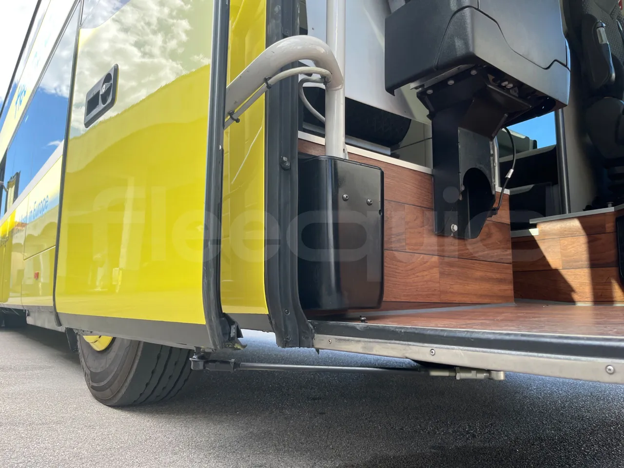 Setra S531 DT - EUR6 - 375kW - 14m - door mechanism photo