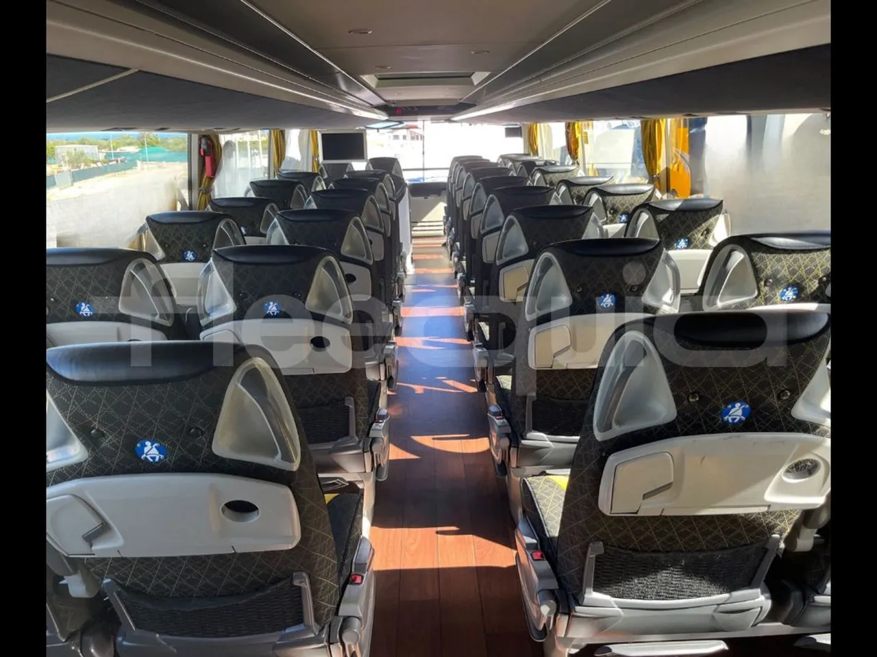 Setra S531 DT - EUR6 - 375kW - 14m - forward view middle aisle