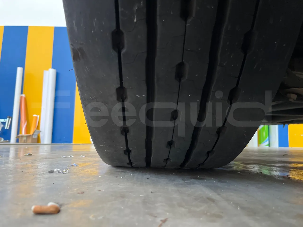 Setra S531 DT - EUR6 - 375kW - 14m - tread condition front tires left
