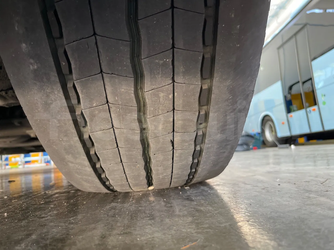 Setra S531 DT - EUR6 - 375kW - 14m - tread condition third axle tires left