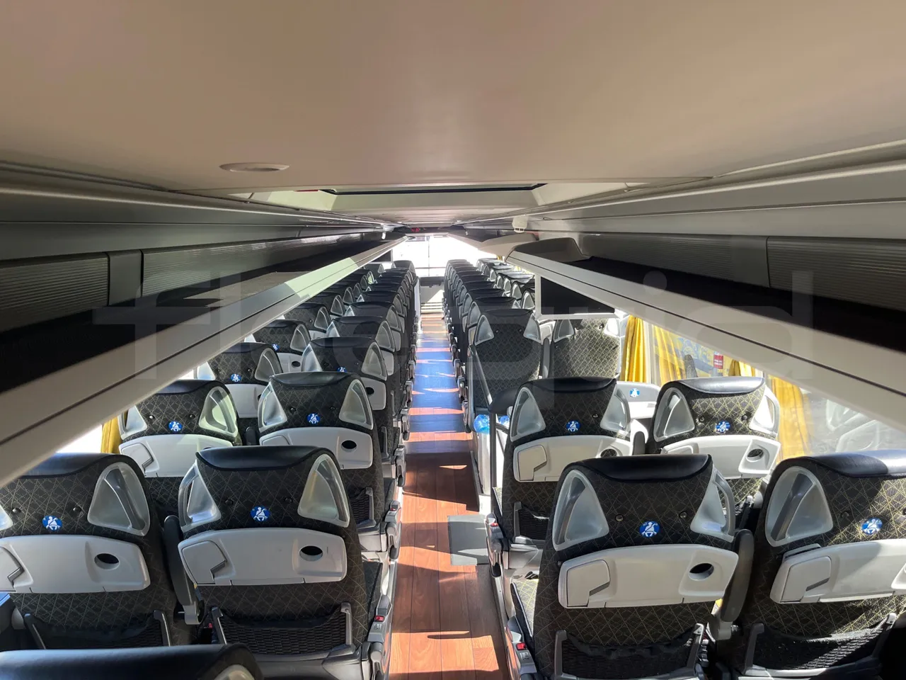 Setra S531 DT - EUR6 - 375kW - 14m - overhead compartments photo