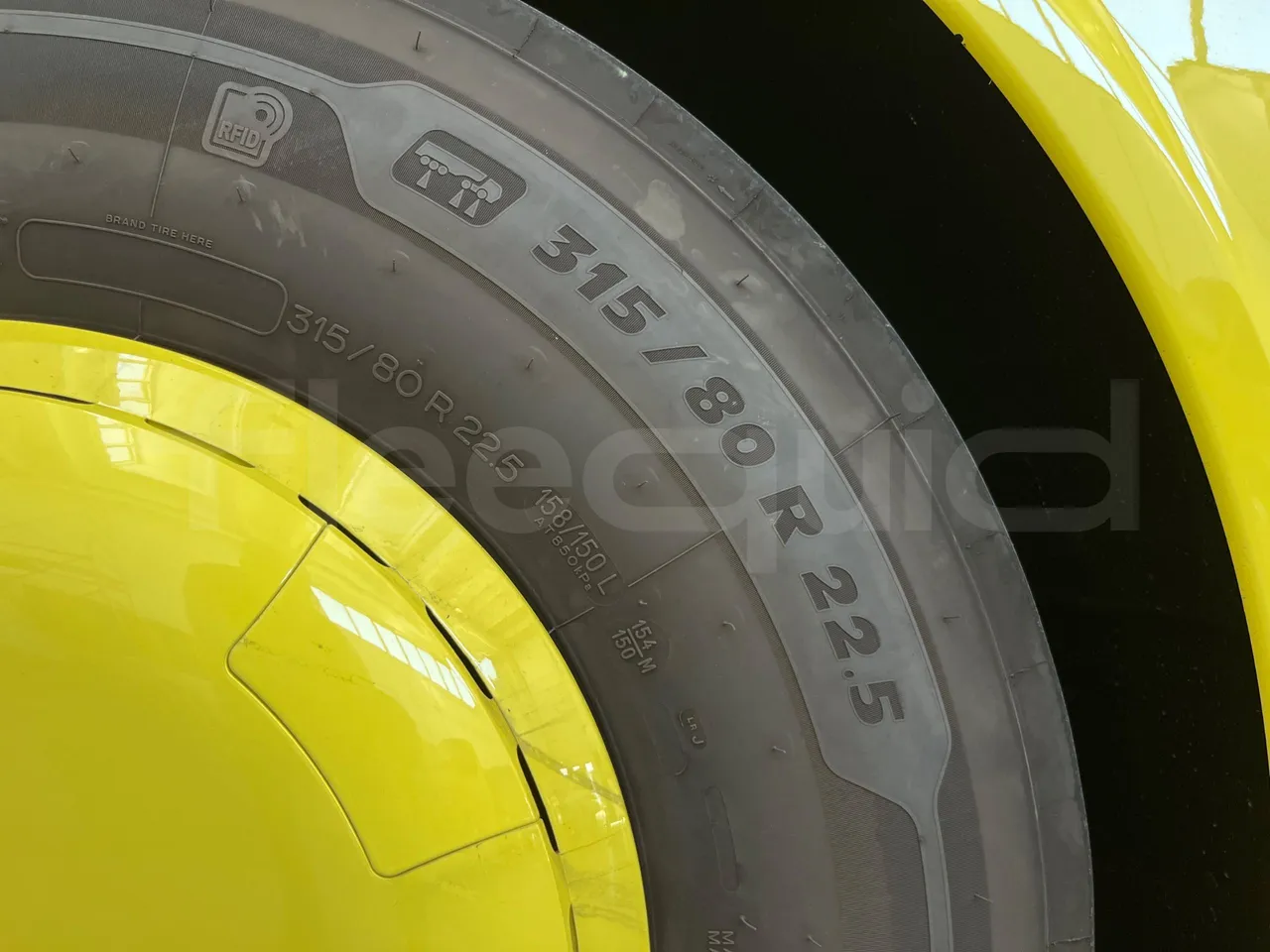Setra S531 DT - EUR6 - 375kW - 14m - front left tire measurements