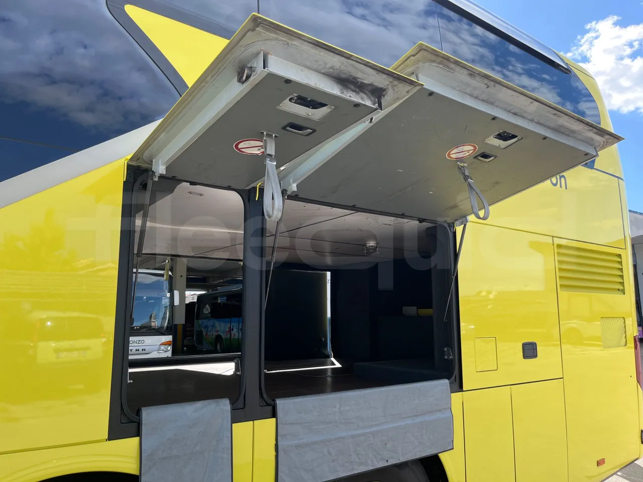 Setra S531 DT - EUR6 - 375kW - 14m - under carpet photo
