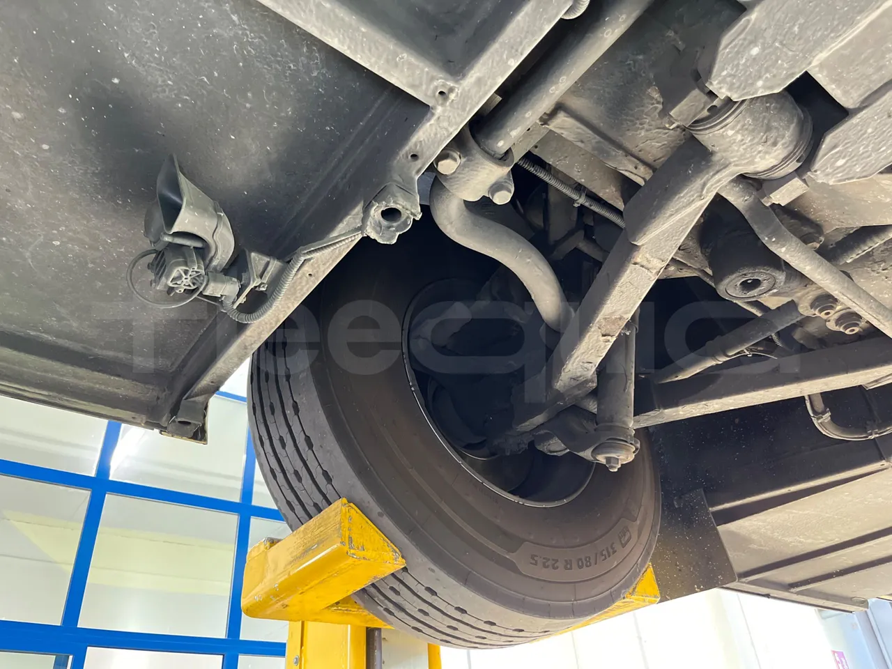 Setra S531 DT - EUR6 - 375kW - 14m - front axle right side
