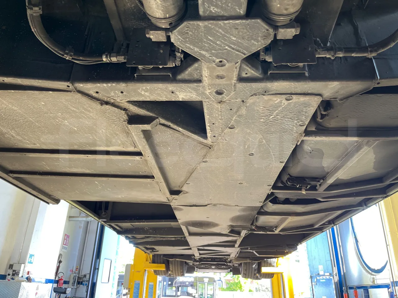 Setra S531 DT - EUR6 - 375kW - 14m - central undercarriage photo