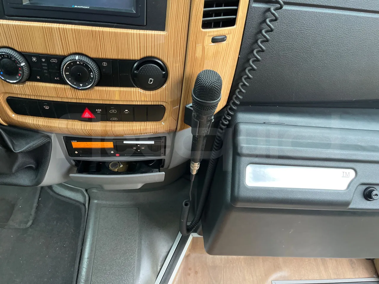 Mercedes-Benz Sprinter Bus prestige - EUR6 - 140kW - 7.765m - driver microphone accessories photo