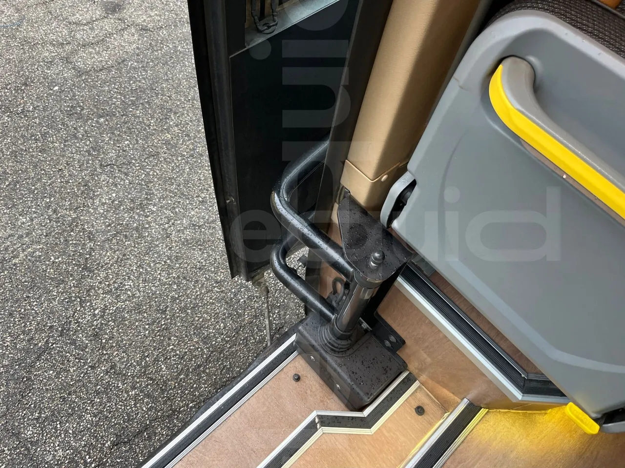 Mercedes-Benz Sprinter Bus prestige - EUR6 - 140kW - 7.765m - door mechanism photo