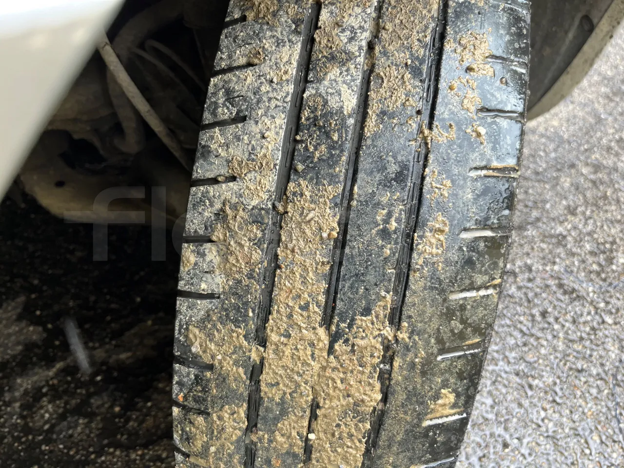 Mercedes-Benz Sprinter Bus prestige - EUR6 - 140kW - 7.765m - tread condition front tires right