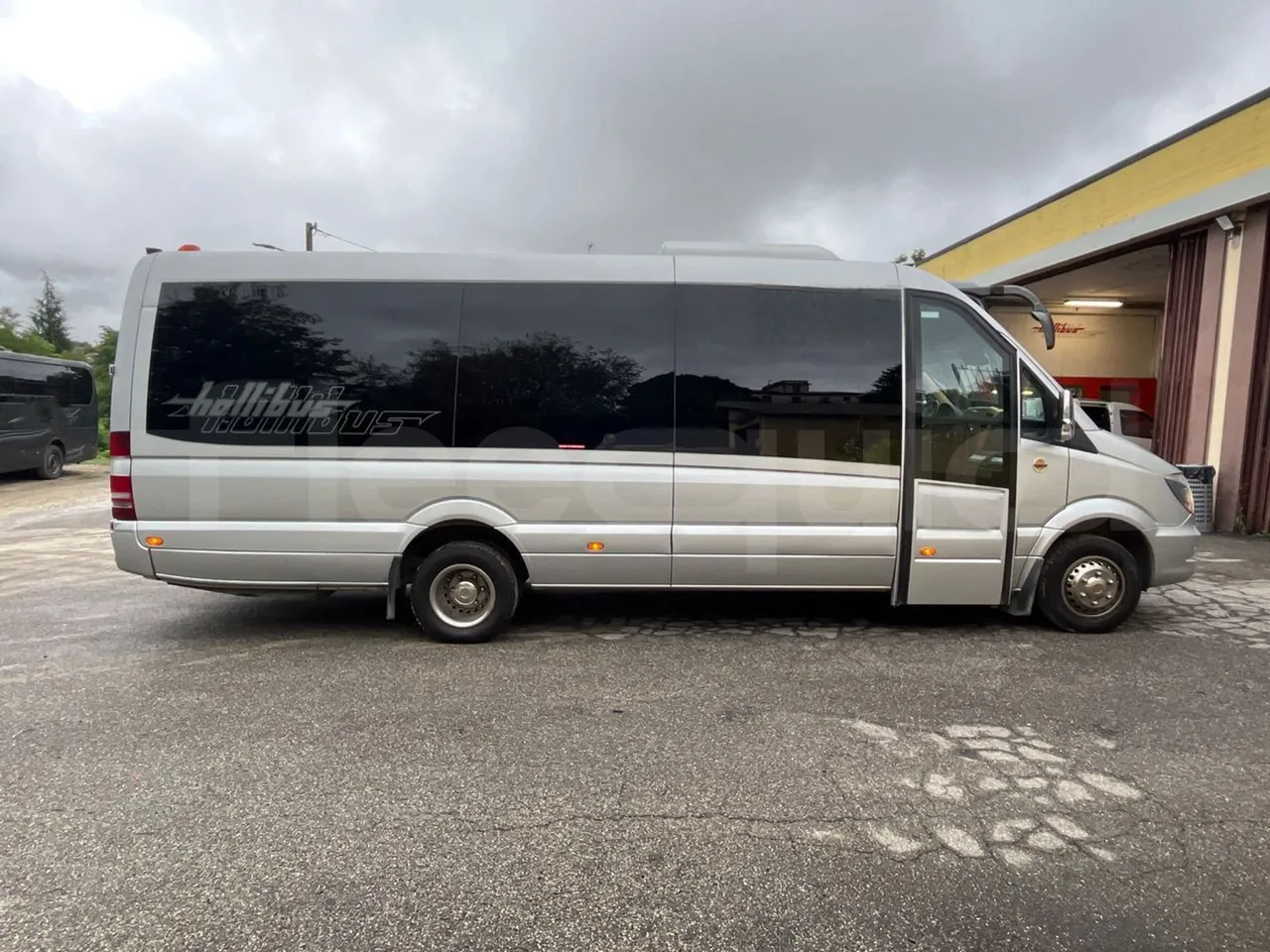 Mercedes-Benz Sprinter Bus prestige - EUR6 - 140kW - 7.765m - right side doors closed