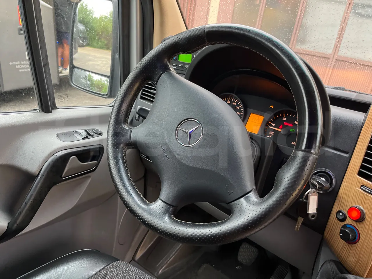 Mercedes-Benz Sprinter Bus prestige - EUR6 - 140kW - 7.765m - steering wheel photo