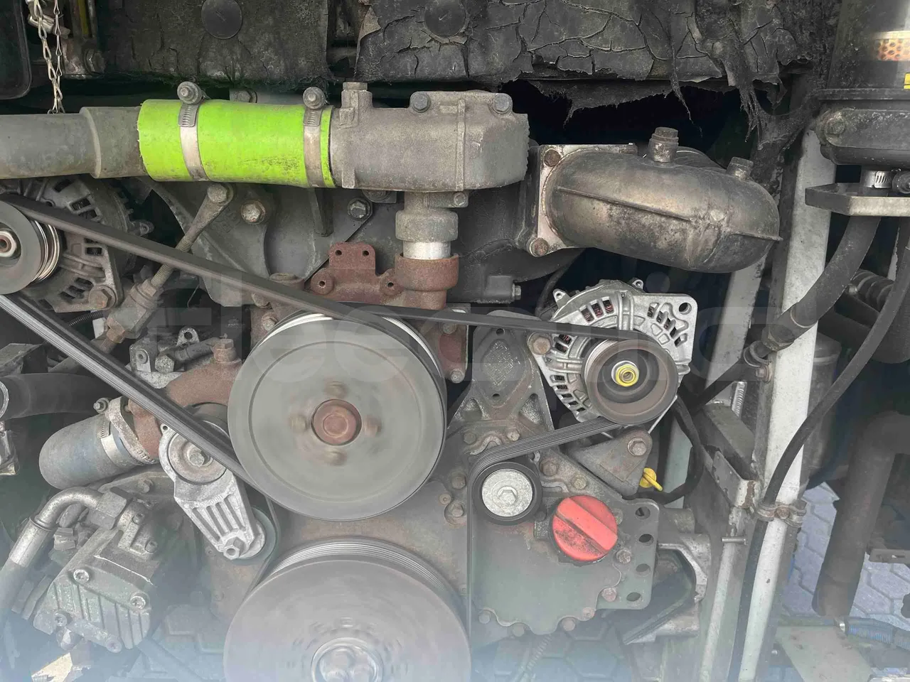 Solaris Urbino - Air Conditioning Compressor
