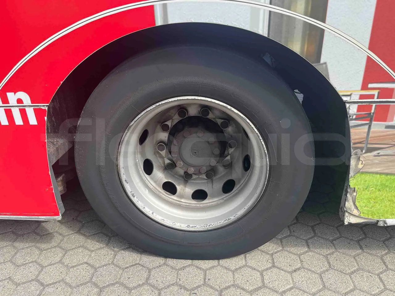 Solaris Urbino - First Axle Left Side: Tyre Thickness