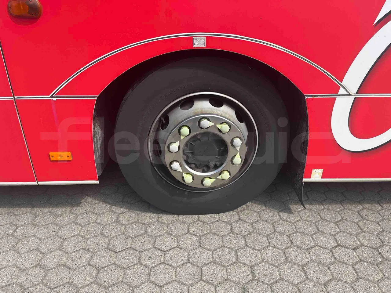 Solaris Urbino - Second Axle Left Side: Complete Wheel