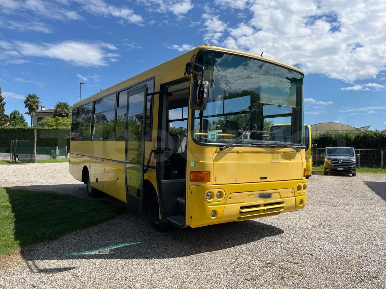 Iveco Cacciamali C5057 -EUR3 - 154kW-8.28m - 3/4 right front doors open