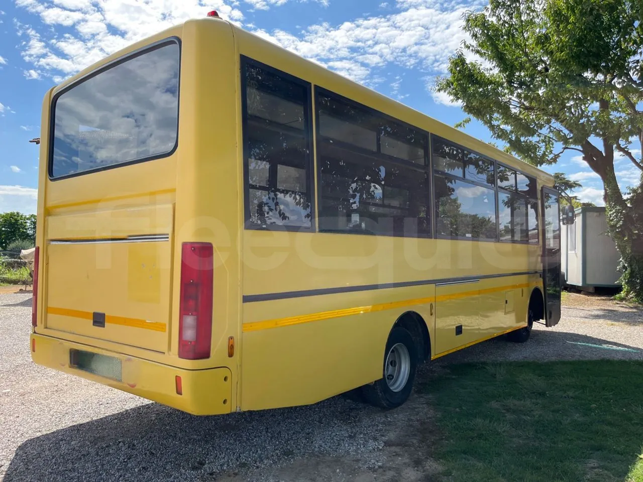 Iveco Cacciamali C5057 -EUR3 - 154kW-8.28m - 3/4 right rear doors open
