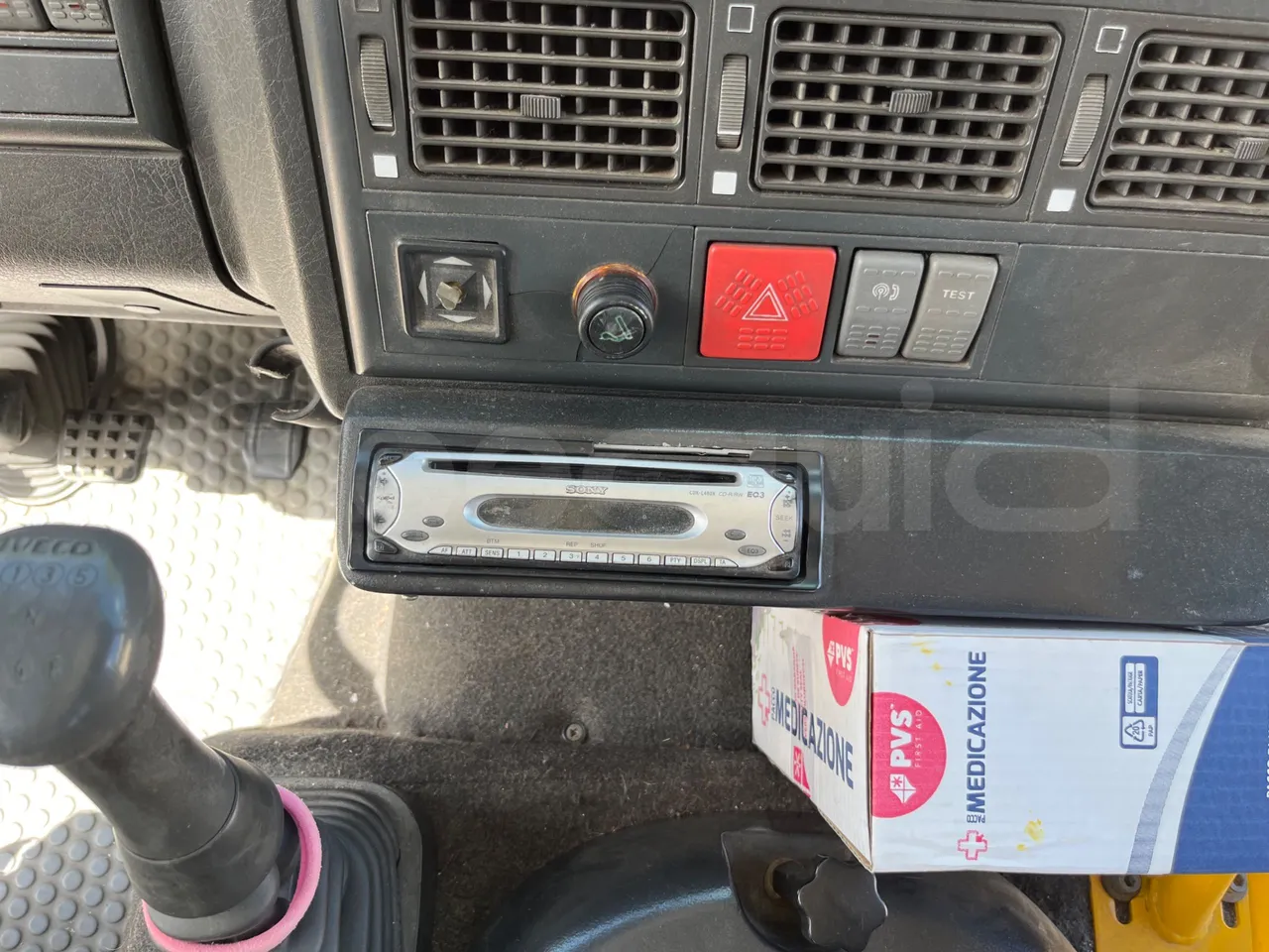 Iveco Cacciamali C5057 -EUR3 - 154kW-8.28m - radio accessories photo