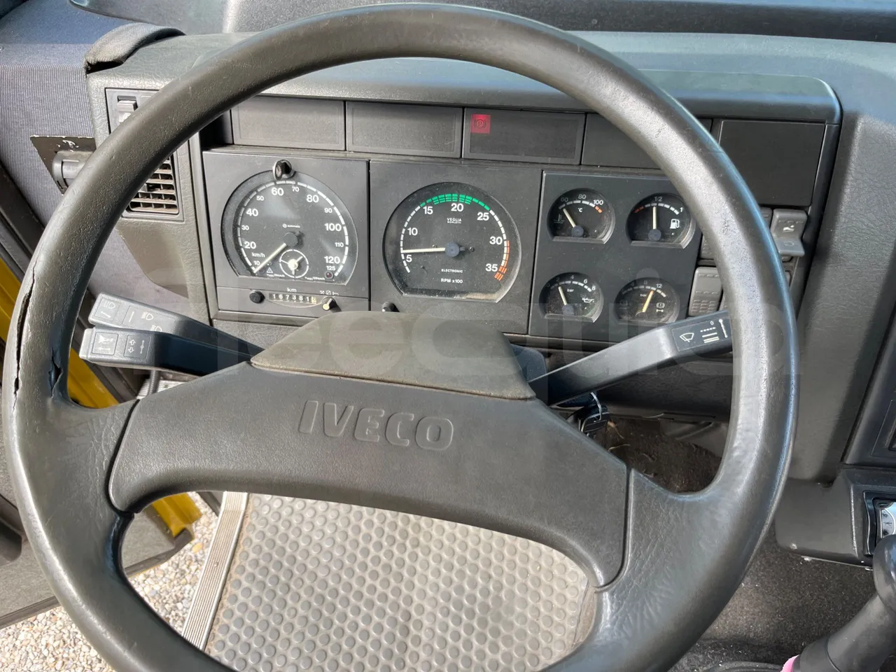 Iveco Cacciamali C5057 -EUR3 - 154kW-8.28m - dashboard lights on