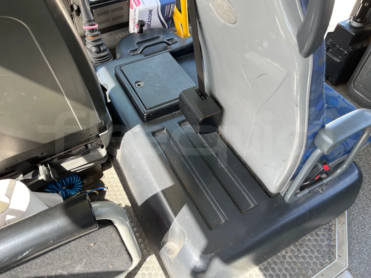 Iveco Cacciamali C5057 -EUR3 - 154kW-8.28m - floor hatches photo